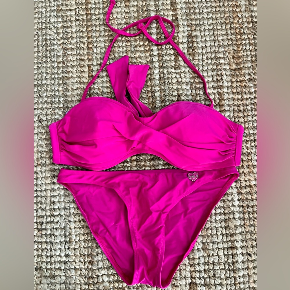 2 pieces bathing suit.